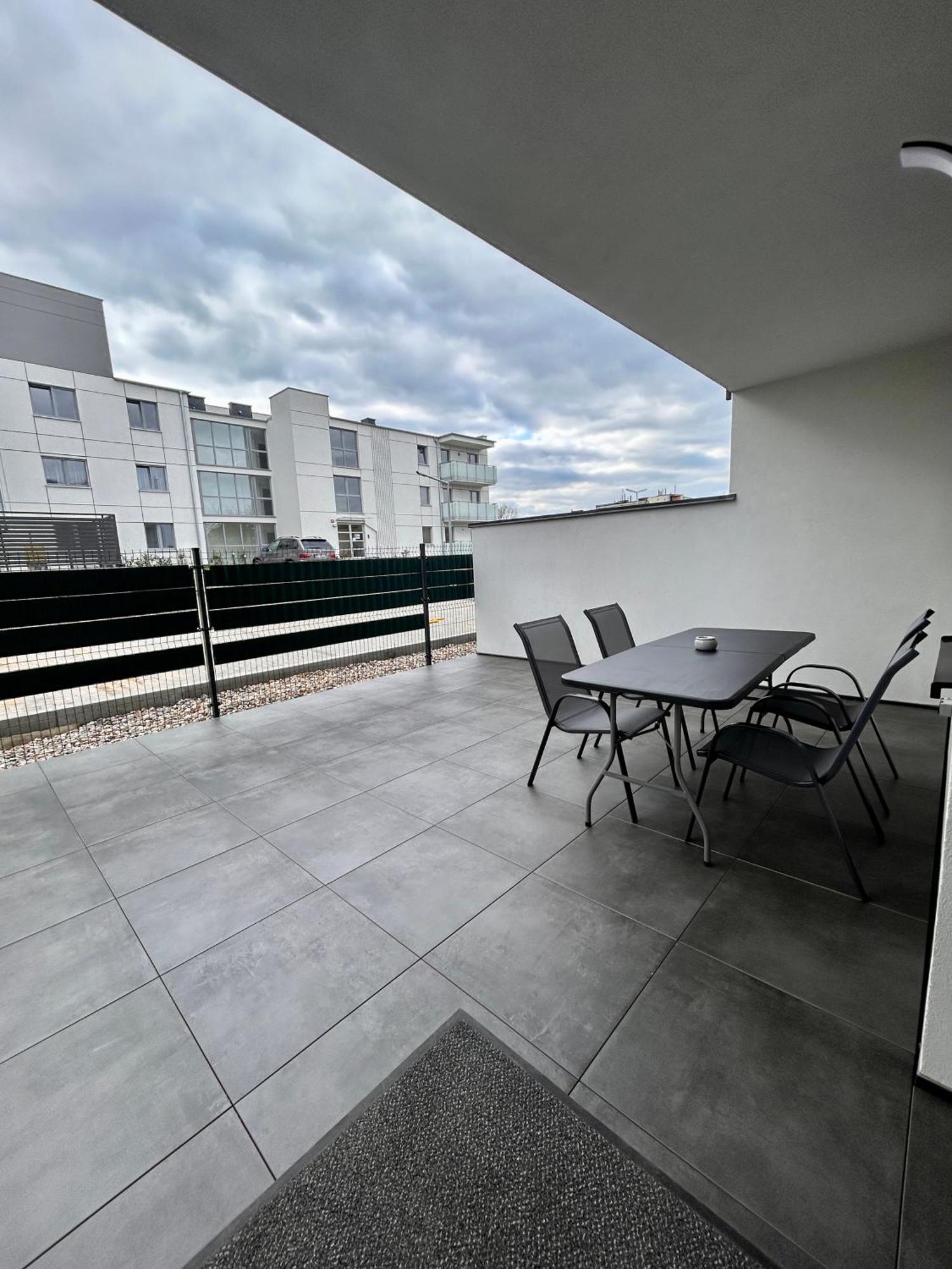 Boleslaviaapartments - Apartament Merci 4, Private Parking Free, Air Condition Boleslawiec  Bagian luar foto